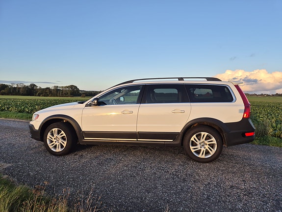 Volvo XC70 2 of 14