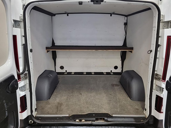 Renault Trafic 13 of 18