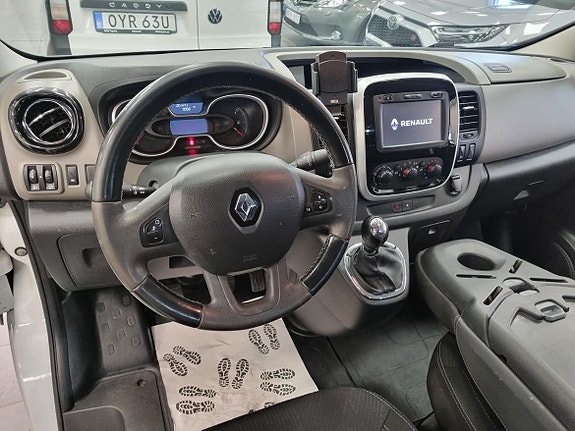 Renault Trafic 8 of 18