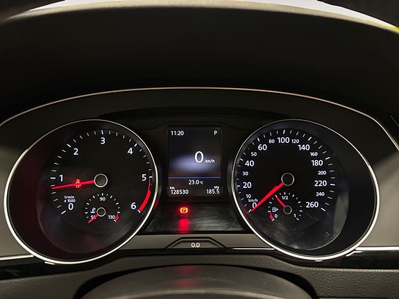 Volkswagen Passat 12 of 26