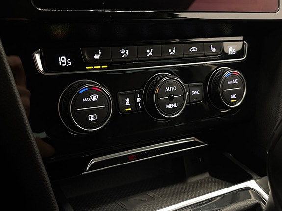 Volkswagen Passat 22 of 26