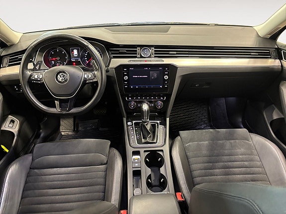 Volkswagen Passat 10 of 26