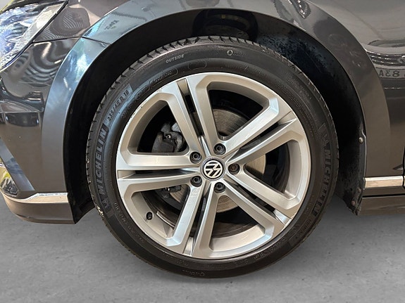 Volkswagen Passat 8 of 26