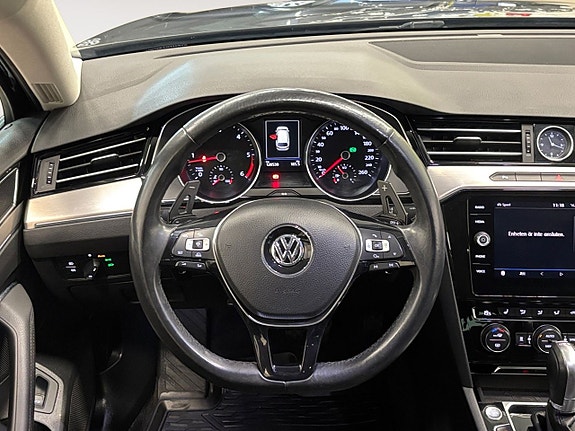 Volkswagen Passat 13 of 26