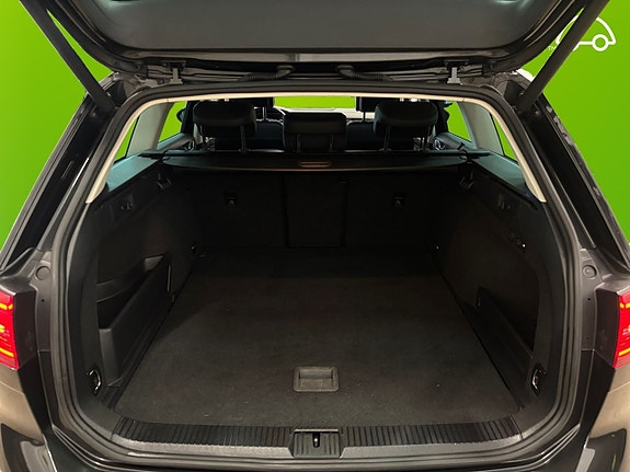 Volkswagen Passat 16 of 26