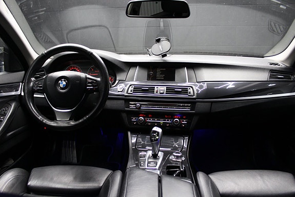 BMW 520d 12 of 16