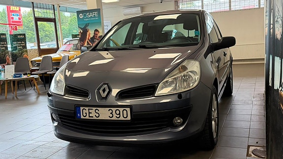 Renault Clio 2 of 12