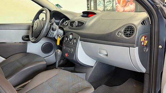 Renault Clio 12 of 12