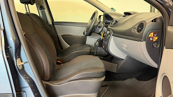 Renault Clio 11 of 12