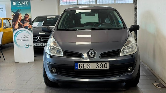 Renault Clio 10 of 12