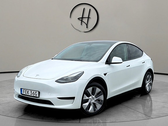 Tesla Model Y 2 of 30