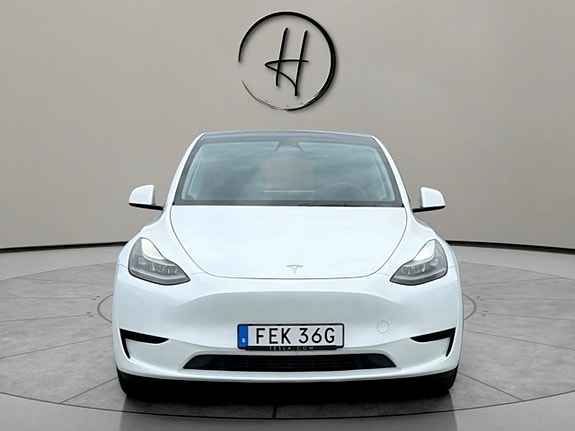 Tesla Model Y 3 of 30