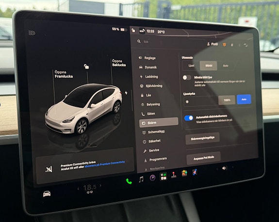 Tesla Model Y 26 of 30