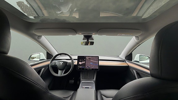 Tesla Model Y 9 of 30