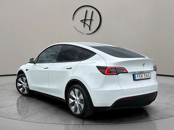 Tesla Model Y 6 of 30