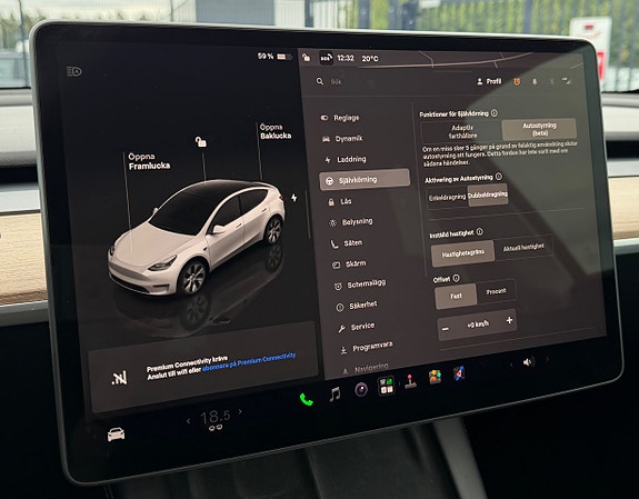 Tesla Model Y 23 of 30