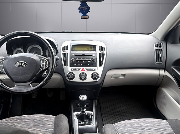 Kia Ceed 8 of 12