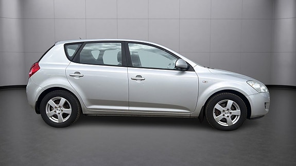 Kia Ceed 2 of 12