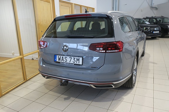 Volkswagen Passat Alltrack 4 of 14