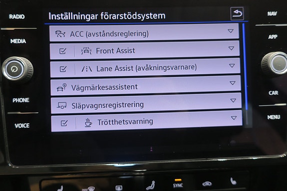 Volkswagen Passat Alltrack 12 of 14