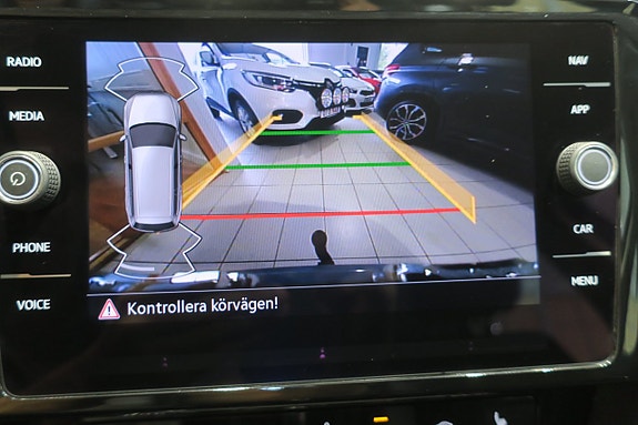 Volkswagen Passat Alltrack 10 of 14