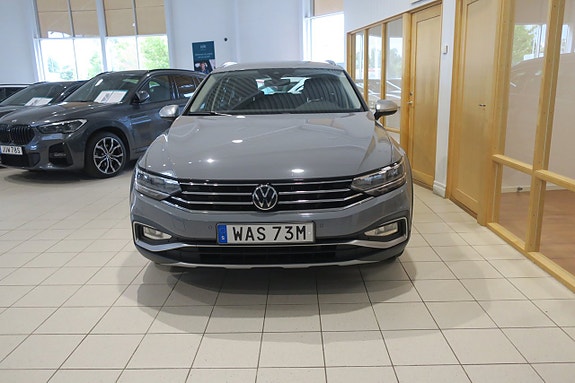 Volkswagen Passat Alltrack 3 of 14