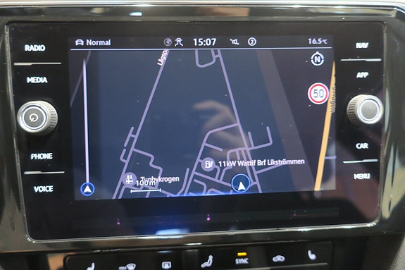 Volkswagen Passat Alltrack 11 of 14