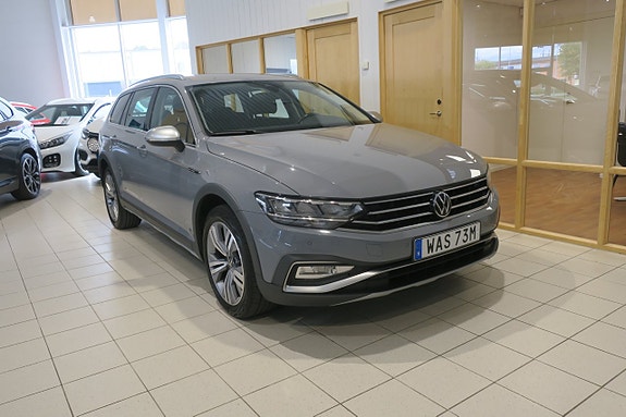 Volkswagen Passat Alltrack 2 of 14