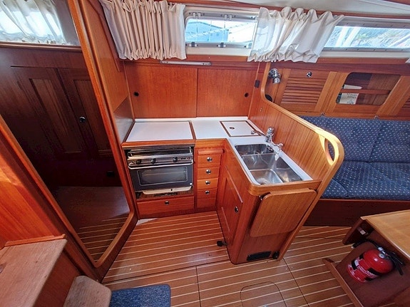 Hallberg-Rassy 31 Mk I 23 of 30