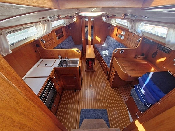 Hallberg-Rassy 31 Mk I 17 of 30