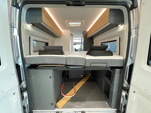 Adria Twin SELECT 640 SLB / Automat 140hk / Truma Diesel / B-kort / Långbädd / 5 of 25