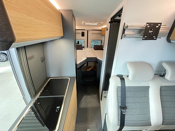 Adria Twin SELECT 640 SLB / Automat 140hk / Truma Diesel / B-kort / Långbädd / 11 of 25