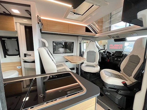 Adria Twin SELECT 640 SLB / Automat 140hk / Truma Diesel / B-kort / Långbädd / 7 of 25