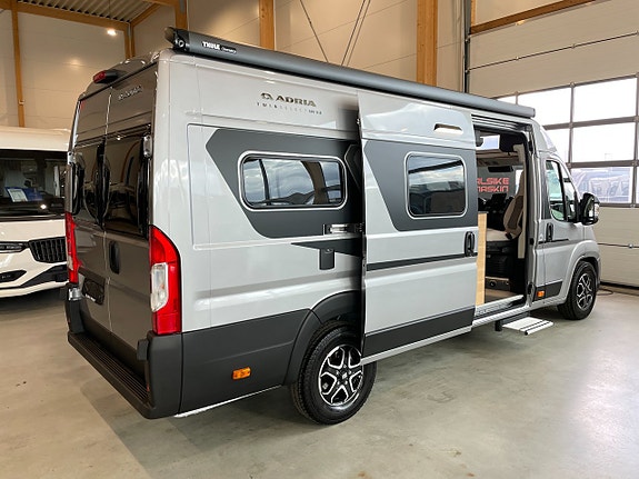 Adria Twin SELECT 640 SLB / Automat 140hk / Truma Diesel / B-kort / Långbädd / 2 of 25