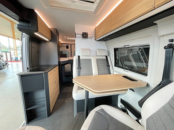 Adria Twin SELECT 640 SLB / Automat 140hk / Truma Diesel / B-kort / Långbädd / 10 of 25