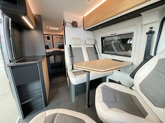 Adria Twin SELECT 640 SLB / Automat 140hk / Truma Diesel / B-kort / Långbädd / 9 of 25