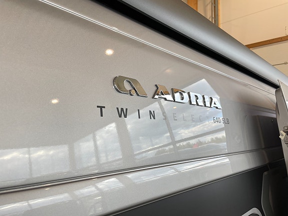 Adria Twin SELECT 640 SLB / Automat 140hk / Truma Diesel / B-kort / Långbädd / 6 of 25
