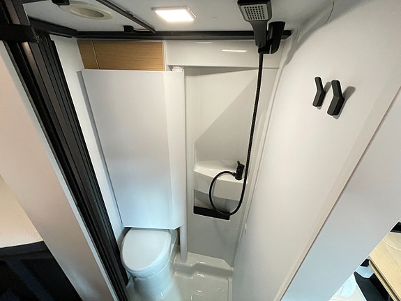 Adria Twin SELECT 640 SLB / Automat 140hk / Truma Diesel / B-kort / Långbädd / 16 of 25