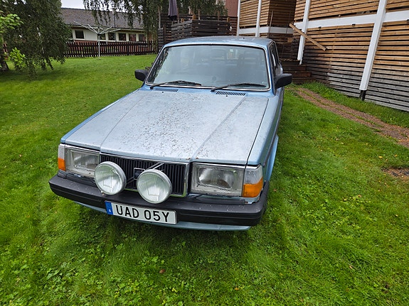 Volvo 244 2 of 14