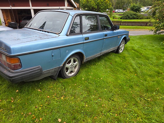 Volvo 244 4 of 14