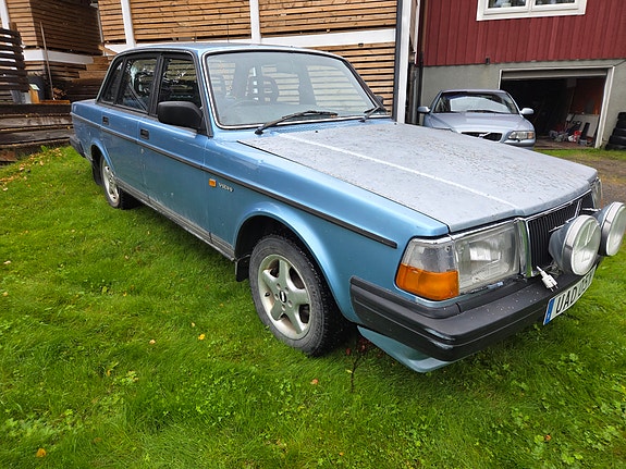 Volvo 244 3 of 14