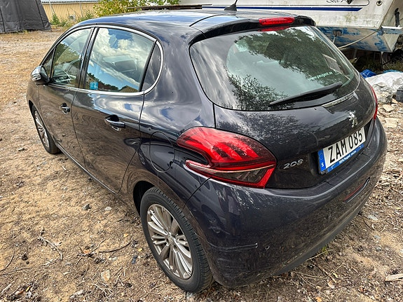 Peugeot 208 5 of 6