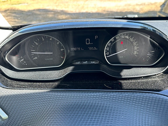 Peugeot 208 2 of 6