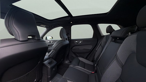 Volvo XC60 12 of 30