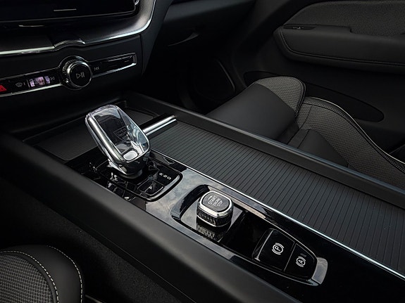 Volvo XC60 15 of 30