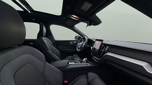Volvo XC60 11 of 30
