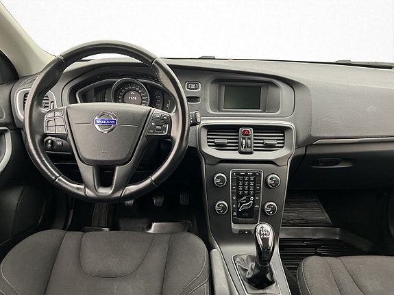 Volvo V40 12 of 27