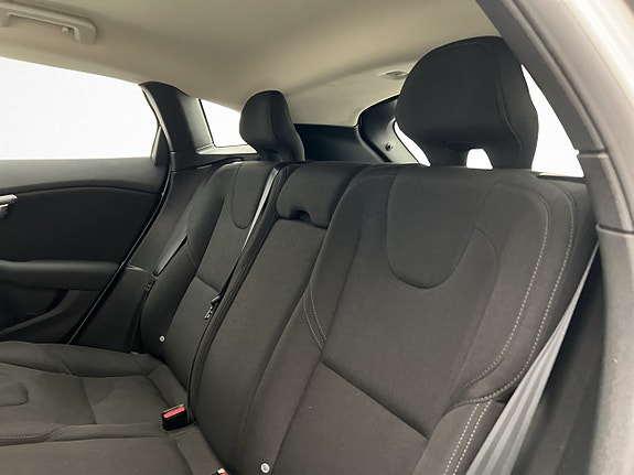 Volvo V40 15 of 27