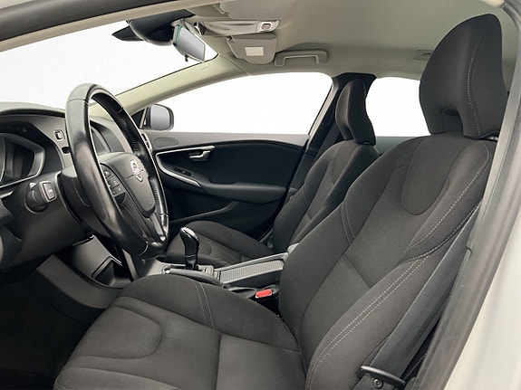 Volvo V40 11 of 27