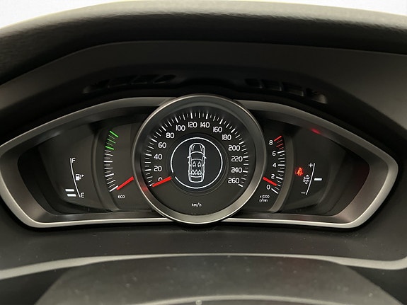 Volvo V40 17 of 27